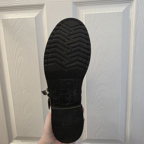 Frye Grey Leather Buckle Pull On Outdoor Veronica Short Boots Size 7.5B - Picture 6 of 8